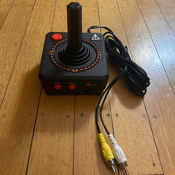 NWOT Atari 2600 Plug & Play Joystick with 10 Games - Picture 3 of 5